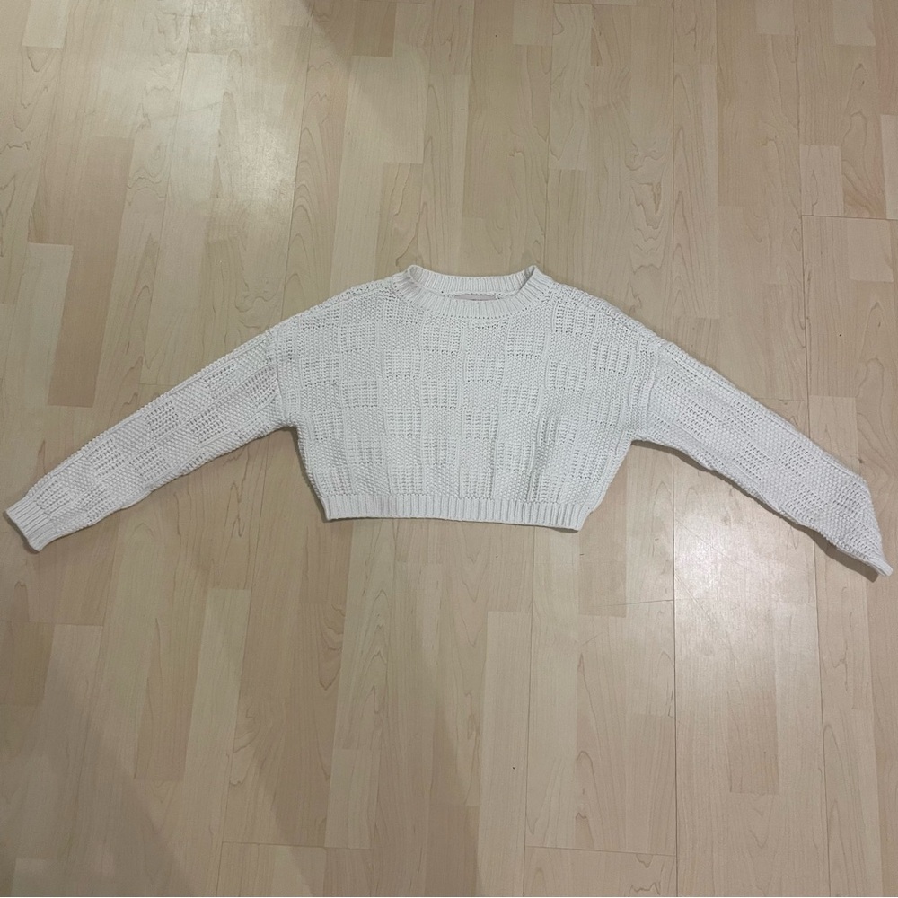 Elegant White Knit Crew Neck Sweater